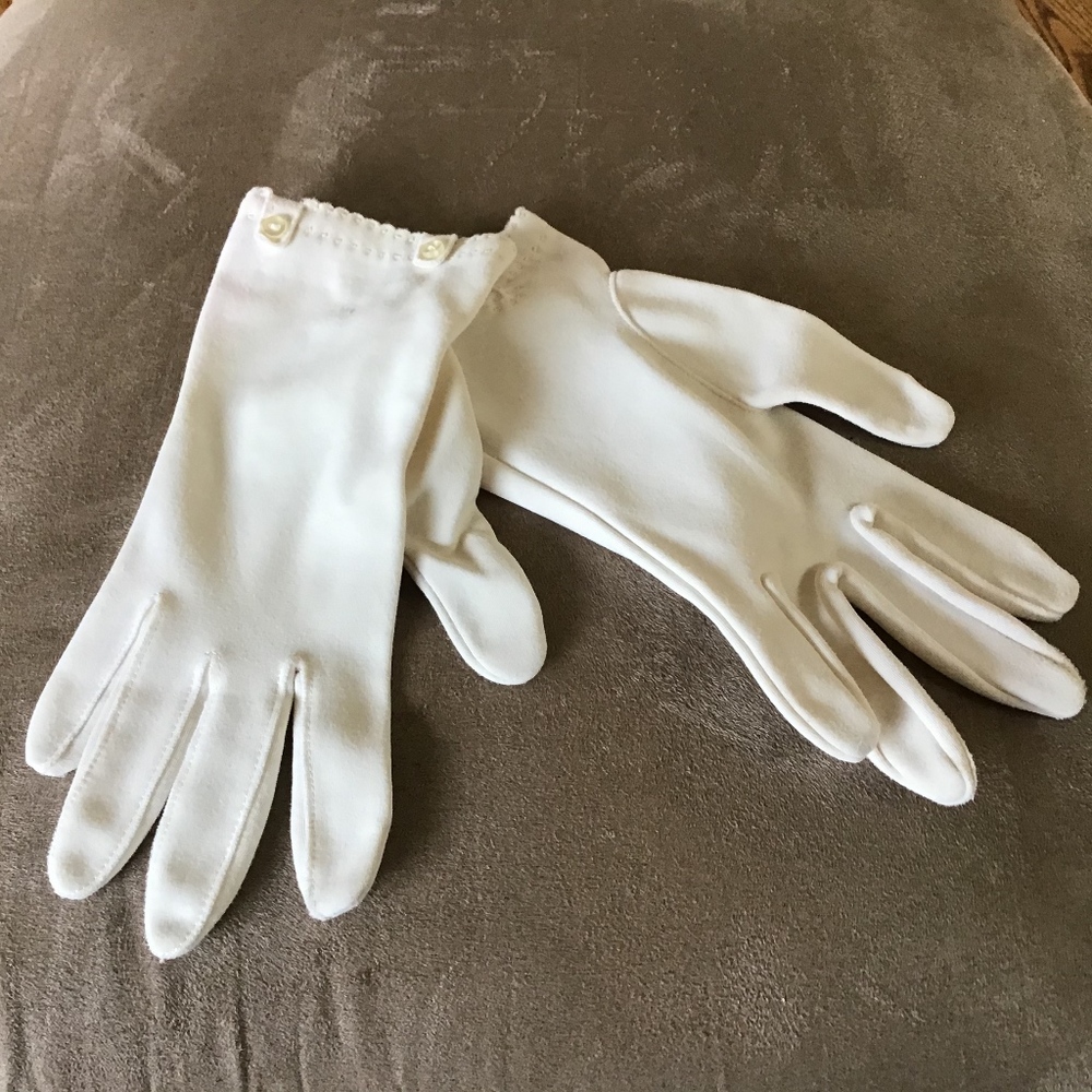 Vintage ladies white gloves